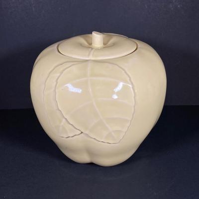 LOT 265: Vintage Apple Cookie Jar