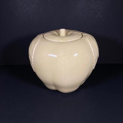 LOT 265: Vintage Apple Cookie Jar