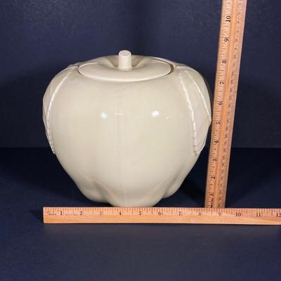 LOT 265: Vintage Apple Cookie Jar