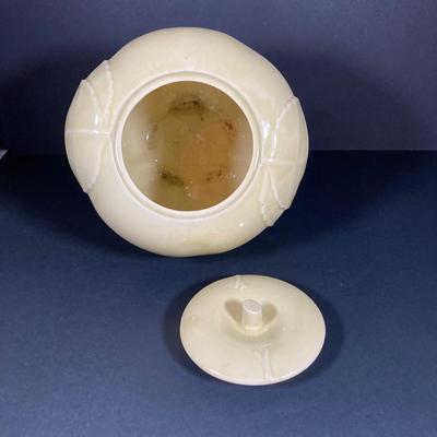 LOT 265: Vintage Apple Cookie Jar