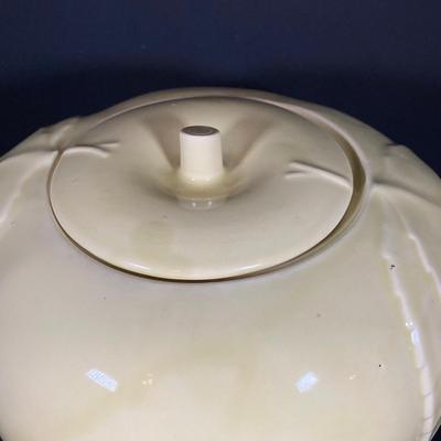 LOT 265: Vintage Apple Cookie Jar