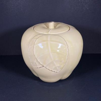 LOT 265: Vintage Apple Cookie Jar