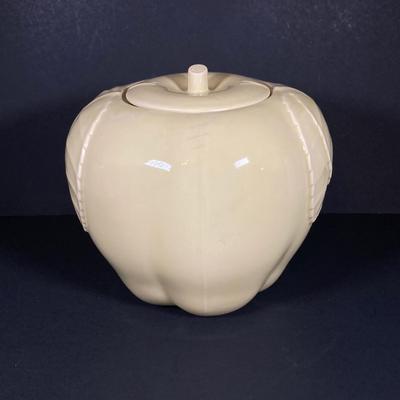 LOT 265: Vintage Apple Cookie Jar