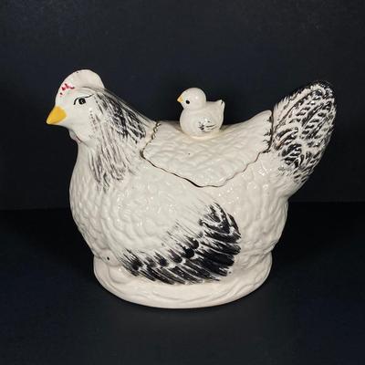 LOT 268: Vintage Morton Pottery Hen with Baby Chick Cookie Jar