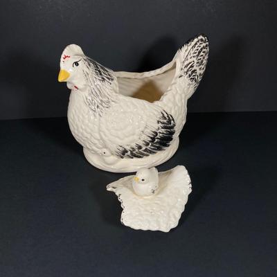 LOT 268: Vintage Morton Pottery Hen with Baby Chick Cookie Jar