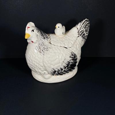 LOT 268: Vintage Morton Pottery Hen with Baby Chick Cookie Jar
