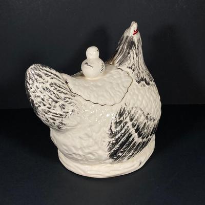 LOT 268: Vintage Morton Pottery Hen with Baby Chick Cookie Jar