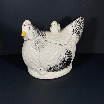 LOT 268: Vintage Morton Pottery Hen with Baby Chick Cookie Jar