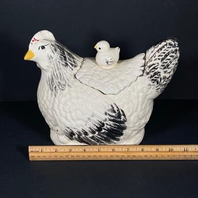 LOT 268: Vintage Morton Pottery Hen with Baby Chick Cookie Jar