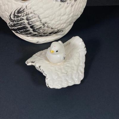 LOT 268: Vintage Morton Pottery Hen with Baby Chick Cookie Jar