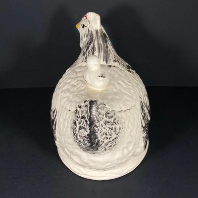 LOT 268: Vintage Morton Pottery Hen with Baby Chick Cookie Jar