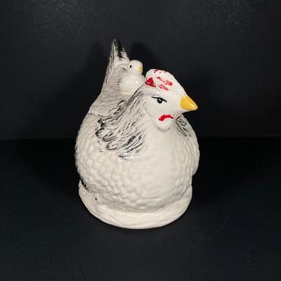 LOT 268: Vintage Morton Pottery Hen with Baby Chick Cookie Jar