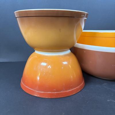 LOT 271: Vintage Pyrex Mixing Bowls: Old Orchard, Americana, Daisy Citrus & Flame Glo