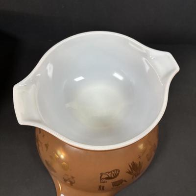 LOT 272: Pyrex Early American Cinderella Mixing Bowls - Set of 3