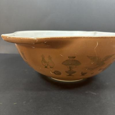 LOT 272: Pyrex Early American Cinderella Mixing Bowls - Set of 3