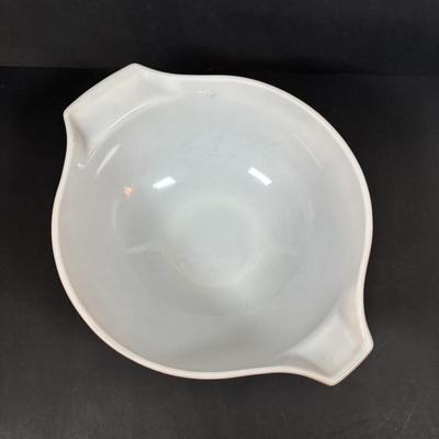 LOT 272: Pyrex Early American Cinderella Mixing Bowls - Set of 3