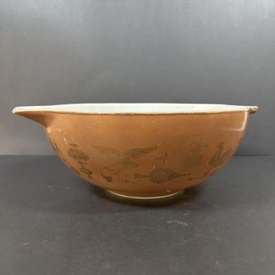 LOT 272: Pyrex Early American Cinderella Mixing Bowls - Set of 3