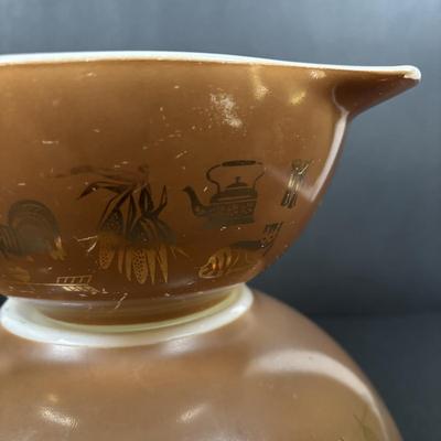 LOT 272: Pyrex Early American Cinderella Mixing Bowls - Set of 3