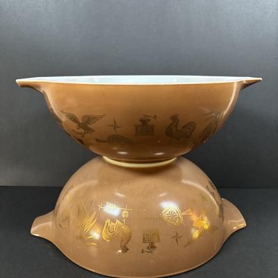 LOT 272: Pyrex Early American Cinderella Mixing Bowls - Set of 3