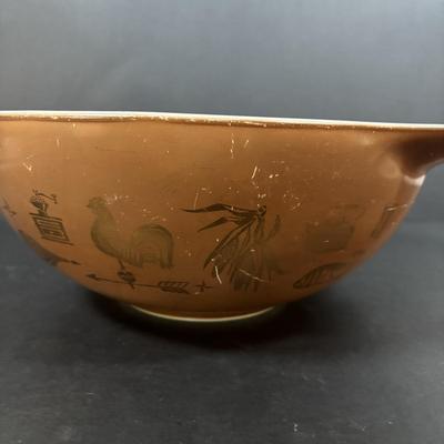 LOT 272: Pyrex Early American Cinderella Mixing Bowls - Set of 3