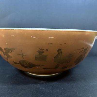 LOT 272: Pyrex Early American Cinderella Mixing Bowls - Set of 3