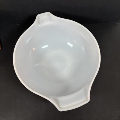 LOT 272: Pyrex Early American Cinderella Mixing Bowls - Set of 3