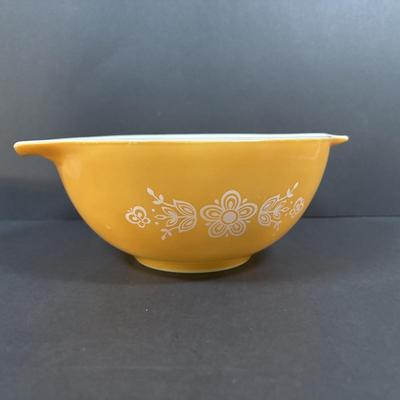 LOT 274: Pyrex Cinderella Mixing Bowls: Gooseberry, Butterprint, Butterfly Gold & Colonial Mist