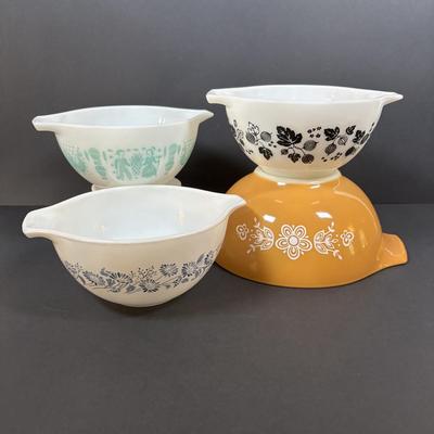 LOT 274: Pyrex Cinderella Mixing Bowls: Gooseberry, Butterprint, Butterfly Gold & Colonial Mist