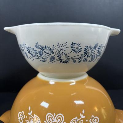 LOT 274: Pyrex Cinderella Mixing Bowls: Gooseberry, Butterprint, Butterfly Gold & Colonial Mist