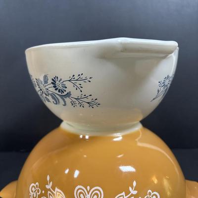 LOT 274: Pyrex Cinderella Mixing Bowls: Gooseberry, Butterprint, Butterfly Gold & Colonial Mist