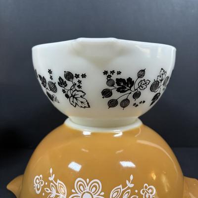 LOT 274: Pyrex Cinderella Mixing Bowls: Gooseberry, Butterprint, Butterfly Gold & Colonial Mist