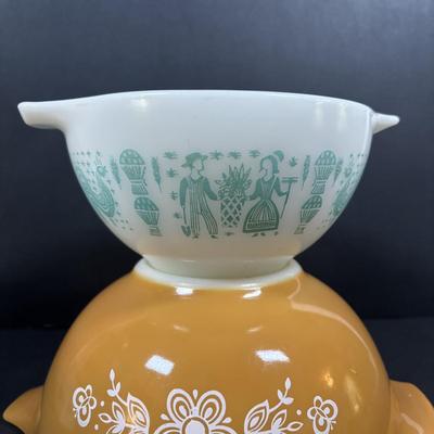 LOT 274: Pyrex Cinderella Mixing Bowls: Gooseberry, Butterprint, Butterfly Gold & Colonial Mist