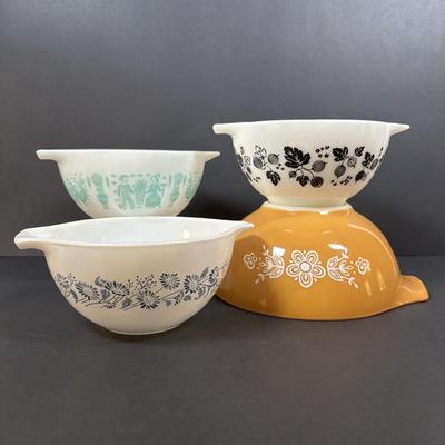LOT 274: Pyrex Cinderella Mixing Bowls: Gooseberry, Butterprint, Butterfly Gold & Colonial Mist