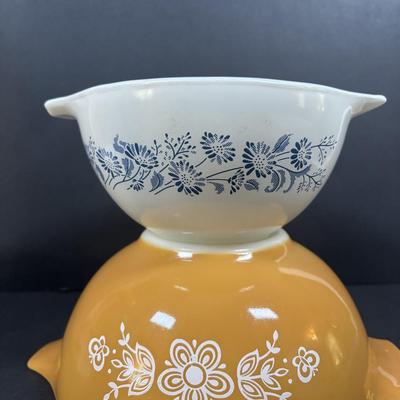 LOT 274: Pyrex Cinderella Mixing Bowls: Gooseberry, Butterprint, Butterfly Gold & Colonial Mist