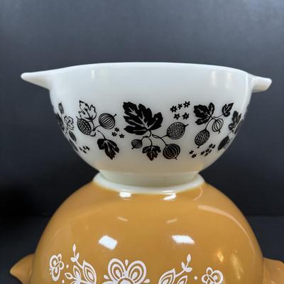 LOT 274: Pyrex Cinderella Mixing Bowls: Gooseberry, Butterprint, Butterfly Gold & Colonial Mist