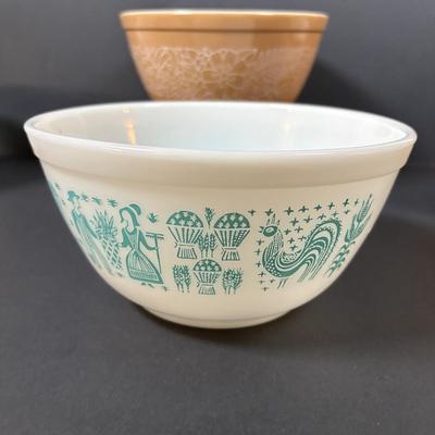 LOT 275: Pyrex Mixing Bowls: Butterfly Gold, Butterprint, Woodland Brown & Early American