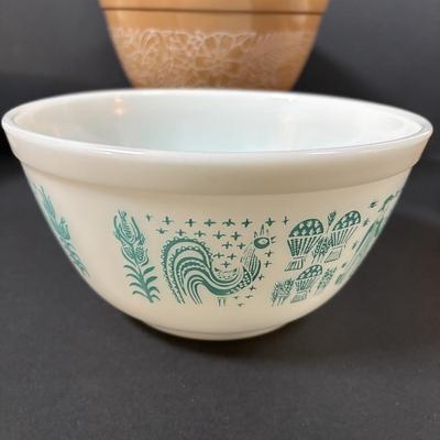 LOT 275: Pyrex Mixing Bowls: Butterfly Gold, Butterprint, Woodland Brown & Early American