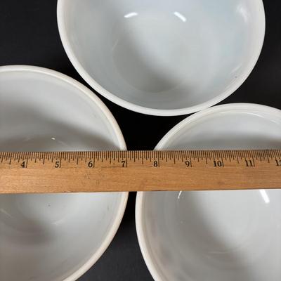 LOT 275: Pyrex Mixing Bowls: Butterfly Gold, Butterprint, Woodland Brown & Early American