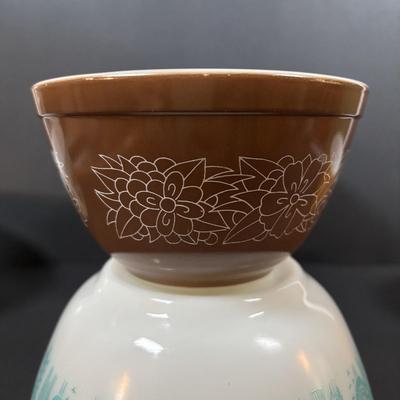 LOT 275: Pyrex Mixing Bowls: Butterfly Gold, Butterprint, Woodland Brown & Early American
