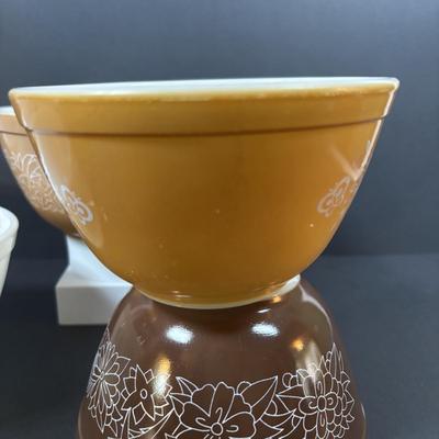 LOT 275: Pyrex Mixing Bowls: Butterfly Gold, Butterprint, Woodland Brown & Early American