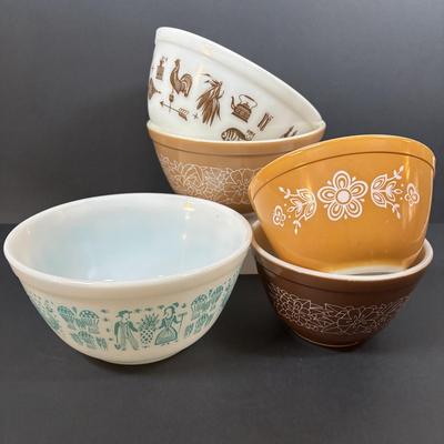 LOT 275: Pyrex Mixing Bowls: Butterfly Gold, Butterprint, Woodland Brown & Early American