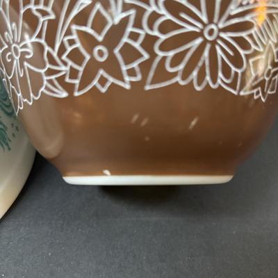 LOT 275: Pyrex Mixing Bowls: Butterfly Gold, Butterprint, Woodland Brown & Early American
