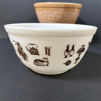 LOT 275: Pyrex Mixing Bowls: Butterfly Gold, Butterprint, Woodland Brown & Early American