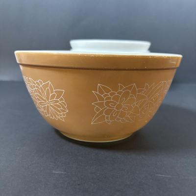 LOT 275: Pyrex Mixing Bowls: Butterfly Gold, Butterprint, Woodland Brown & Early American