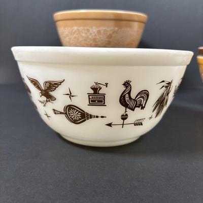 LOT 275: Pyrex Mixing Bowls: Butterfly Gold, Butterprint, Woodland Brown & Early American