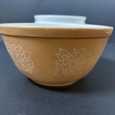 LOT 275: Pyrex Mixing Bowls: Butterfly Gold, Butterprint, Woodland Brown & Early American