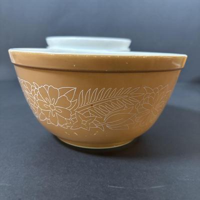 LOT 275: Pyrex Mixing Bowls: Butterfly Gold, Butterprint, Woodland Brown & Early American
