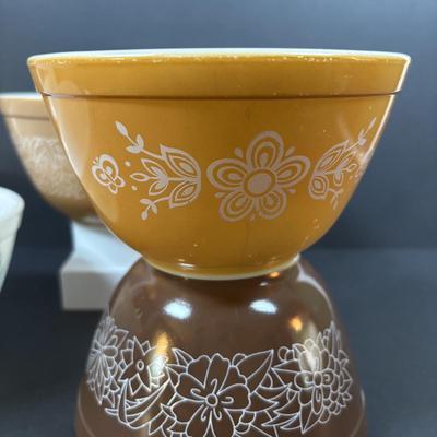 LOT 275: Pyrex Mixing Bowls: Butterfly Gold, Butterprint, Woodland Brown & Early American