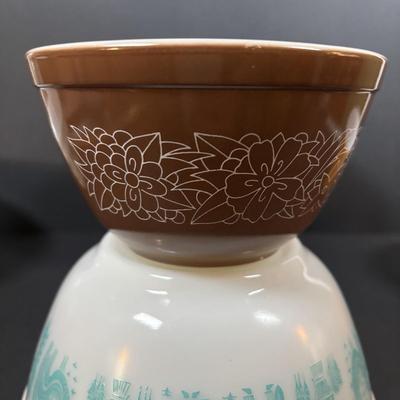 LOT 275: Pyrex Mixing Bowls: Butterfly Gold, Butterprint, Woodland Brown & Early American