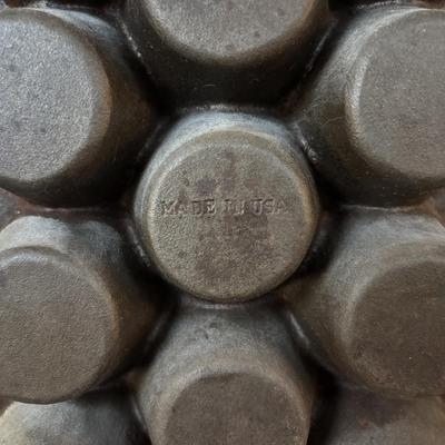 LOT 276: Cast Iron Bake Ware: Muffins, Small Cakes, Corn Bread